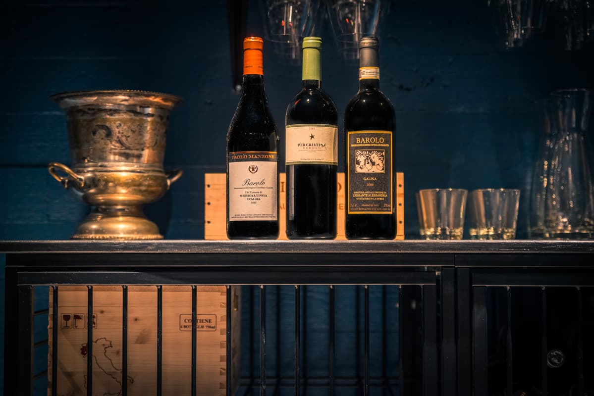 Vinvalvets eleganta vinkällare - perfekt för möten och evenemang